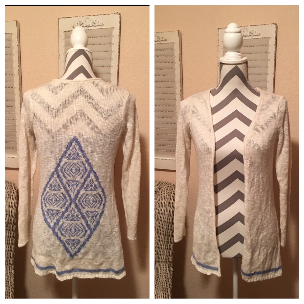Cute White and blue cardigan